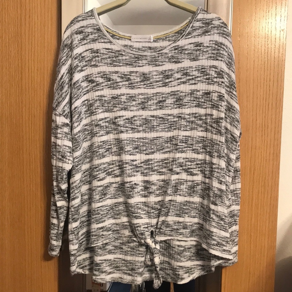 Black and white striped long sleeve top with tie at bottom.  Retrology size 1X
